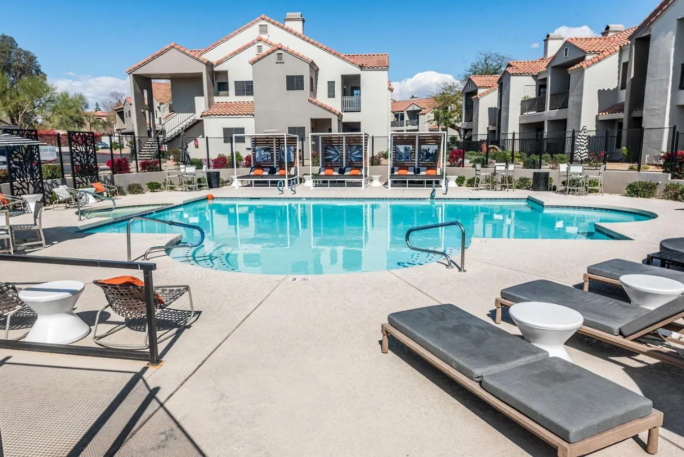 Stylish 2Br-Pool, Yoga Rm, Gym, Cabanas, Bbq,Prkng Scottsdale Appartement