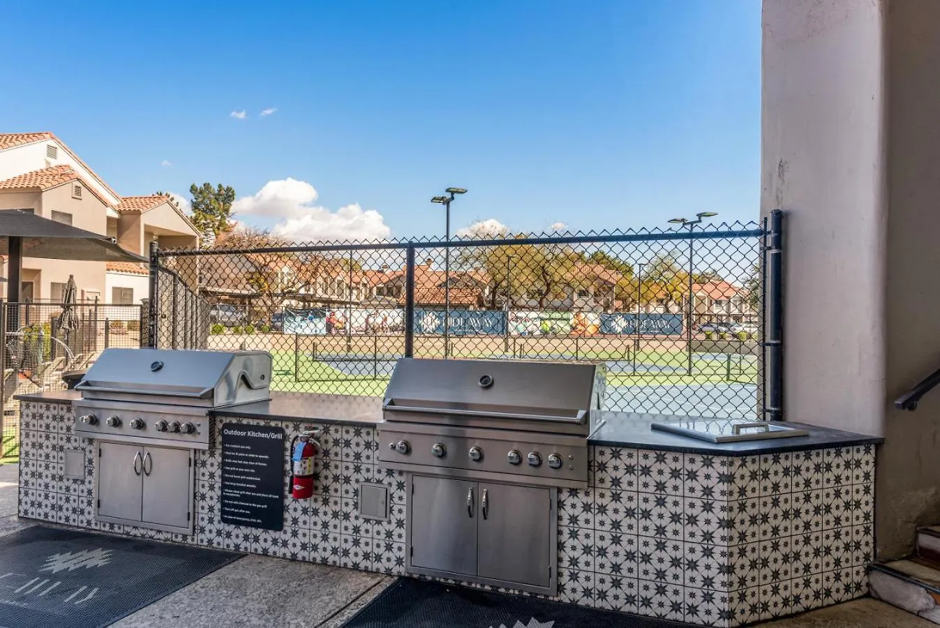 Stylish 2Br-Pool, Yoga Rm, Gym, Cabanas, Bbq,Prkng Scottsdale Appartement