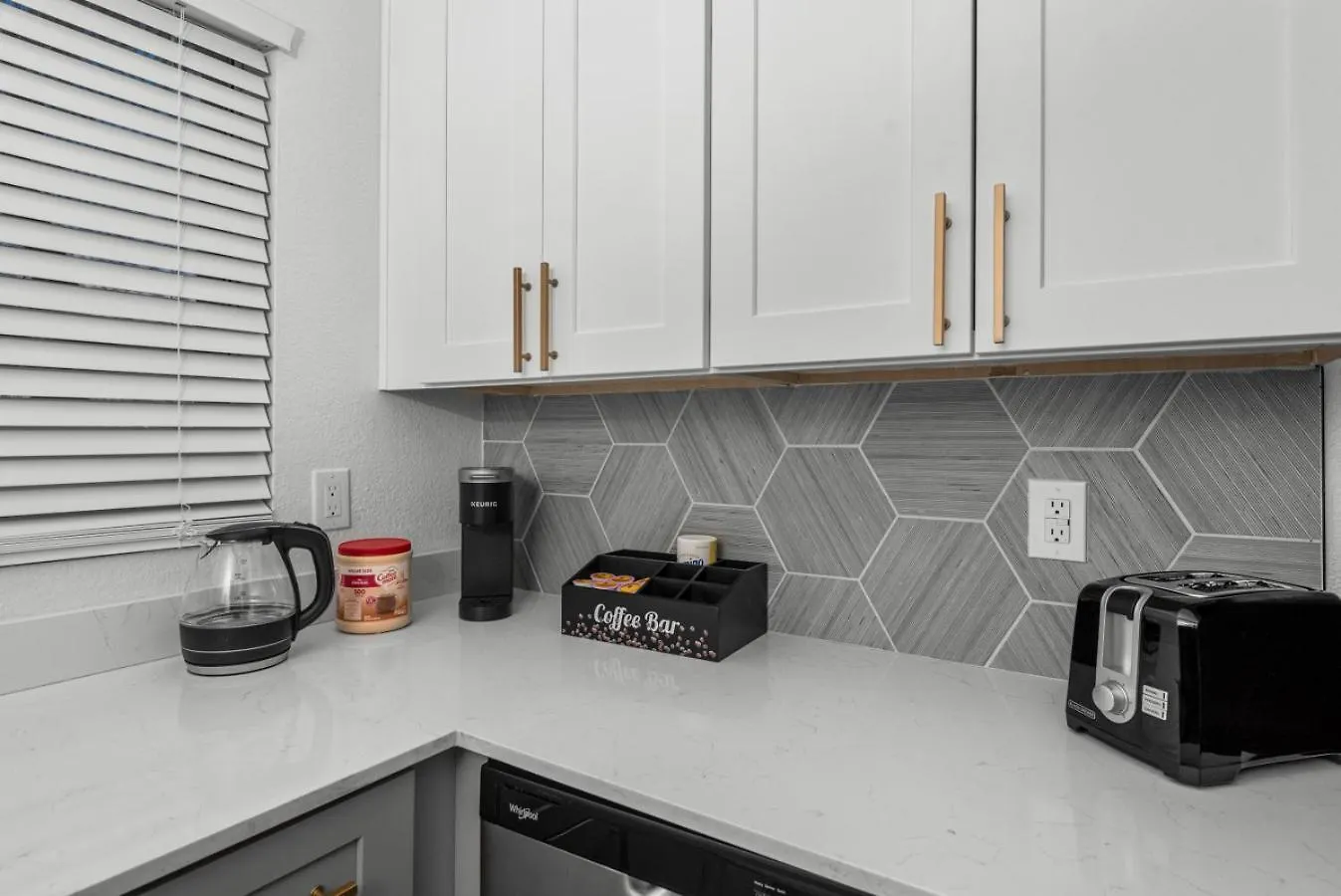 Stylish 2Br-Pool, Yoga Rm, Gym, Cabanas, Bbq,Prkng Scottsdale