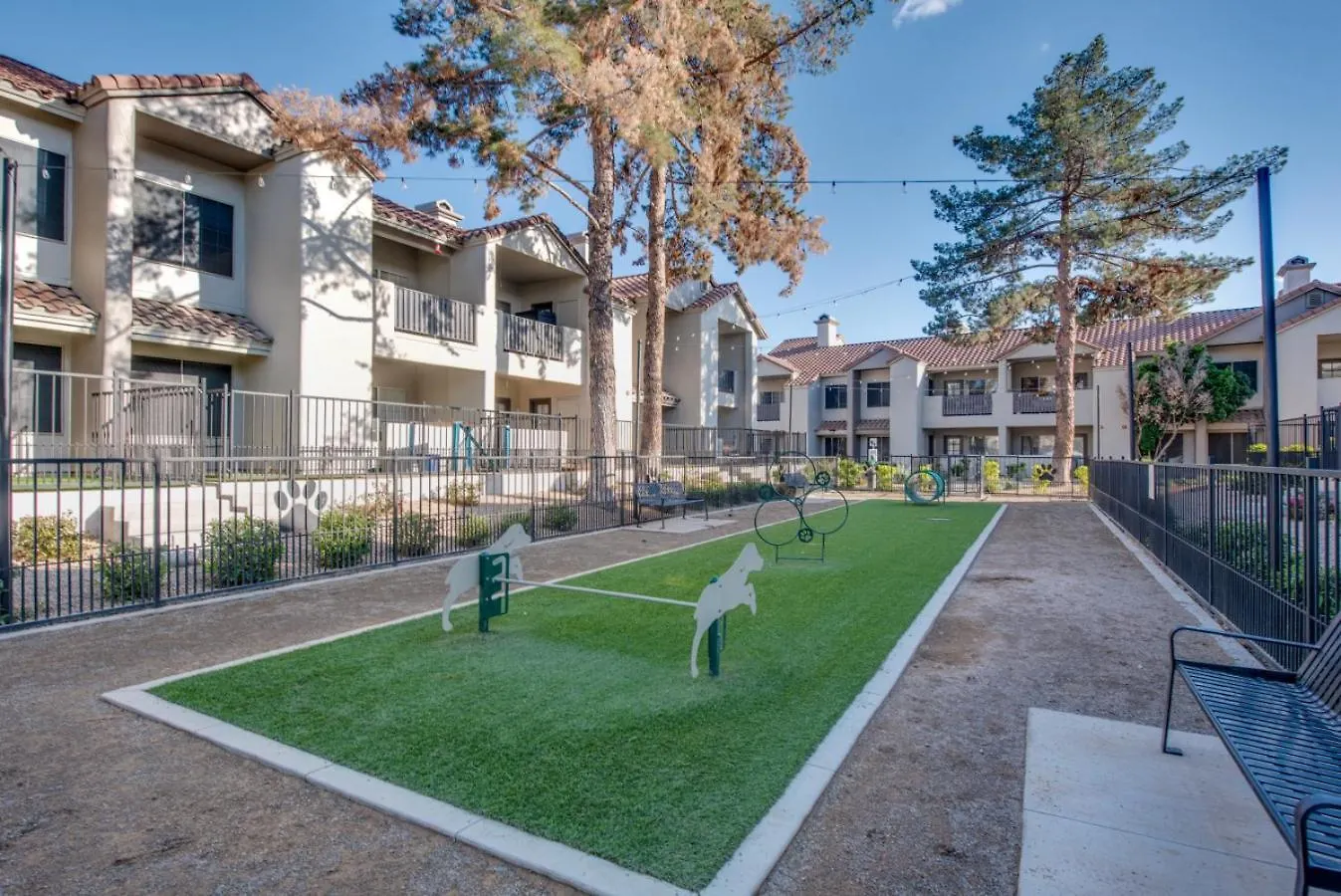 Stylish 2Br-Pool, Yoga Rm, Gym, Cabanas, Bbq,Prkng Scottsdale Appartement