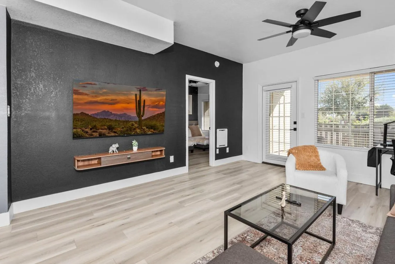 Stylish 2Br-Pool, Yoga Rm, Gym, Cabanas, Bbq,Prkng Scottsdale